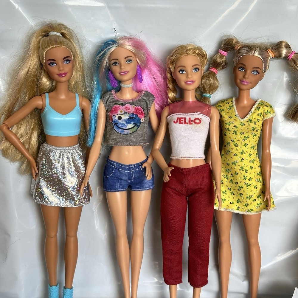 Barbie Doll Lot of 4  2015 Vintage Girls Day Out Fashion Clothing Collector